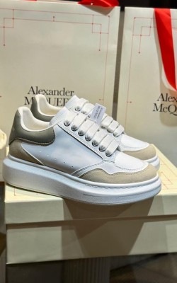 נעלי מקווין 