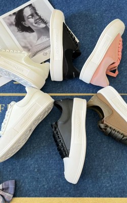 נעלי מקווין