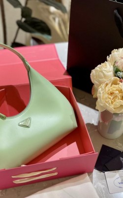 תיק פרדה בארבע צבעים