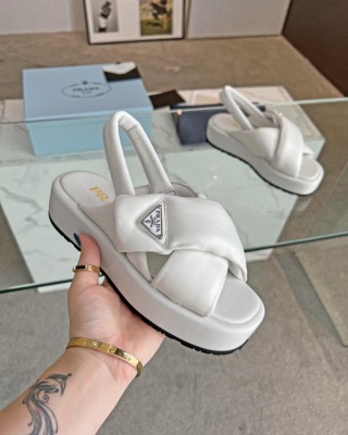 סנדלי פראדה 