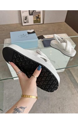 סנדלי פראדה 