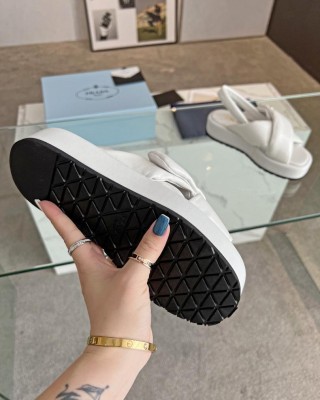 סנדלי פראדה 