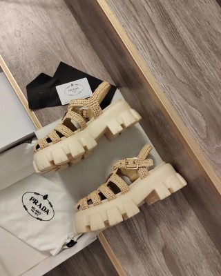 סנדלי פראדה 