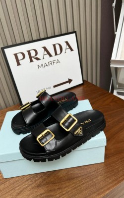 כפכפי פראדה