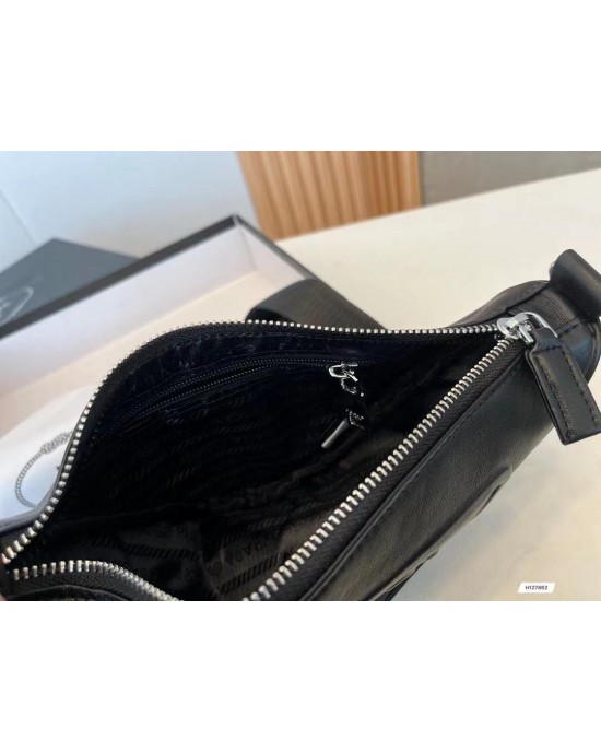 תיק פראדה המבוקש בצבעים מטורפים