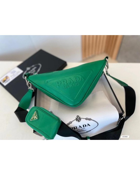 תיק פראדה המבוקש בצבעים מטורפים