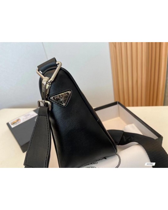 תיק פראדה המבוקש בצבעים מטורפים