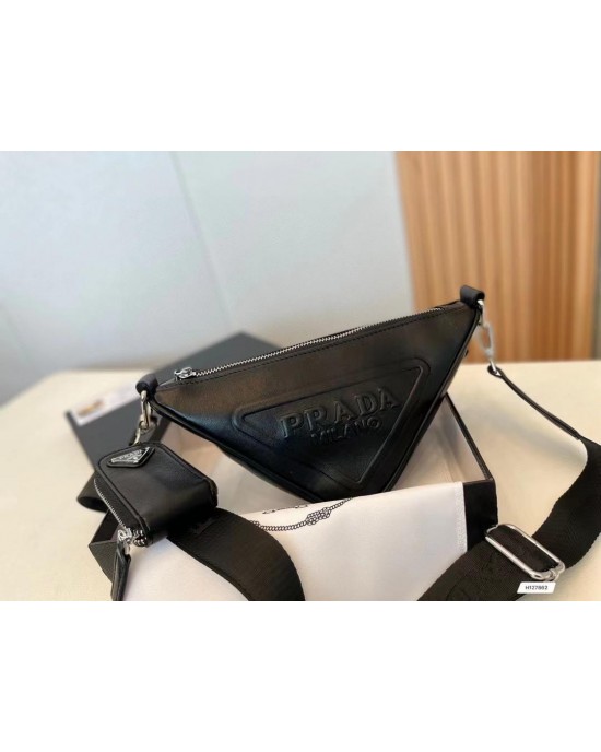 תיק פראדה המבוקש בצבעים מטורפים