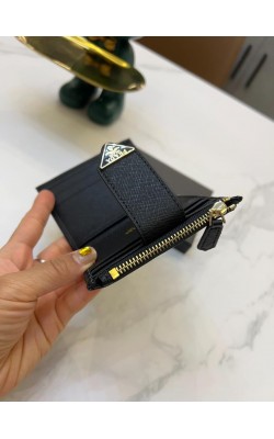 ארנקי פראדה