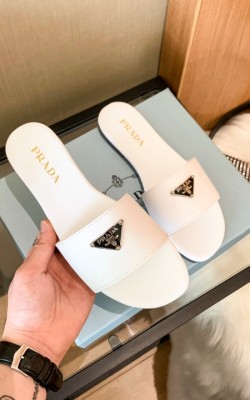 סנדלי פראדה