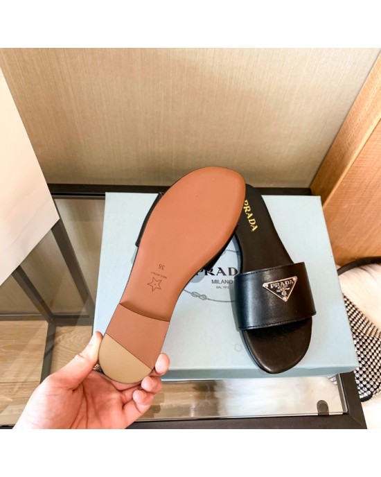 סנדלי פראדה