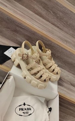 סנדלי פראדה 