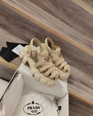 סנדלי פראדה 