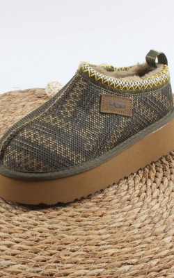 מגפי UGG לנשים 