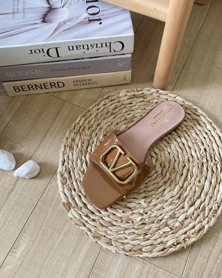 כפכפי ולנטינו 