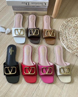 כפכפי ולנטינו 