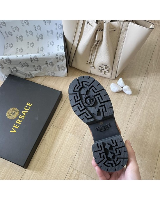 סנדלי עקב  ורסצ'ה