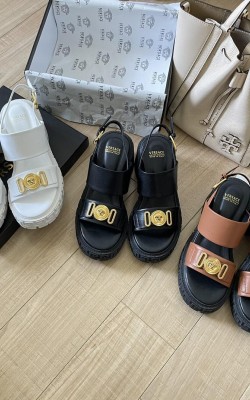 סנדלי עקב  ורסצ'ה