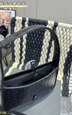 תיקי איב סאן לורן 