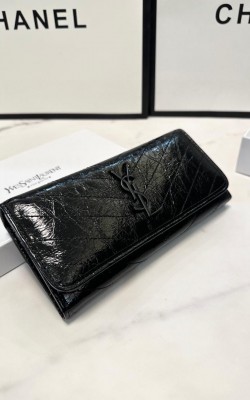 ארנק איב סאן לורן