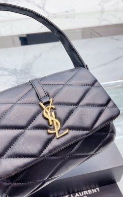 תיק איב סאן לורן