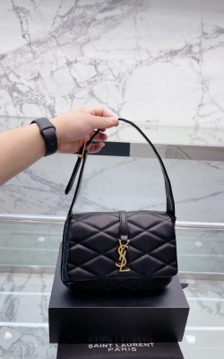 תיק איב סאן לורן