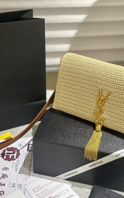 תיק איב סאן לורן