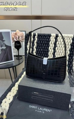 תיקי איב סאן לורן 