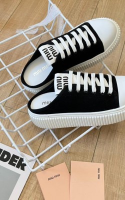 כפכפי מיו מיו