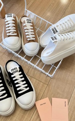 כפכפי מיו מיו