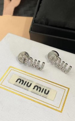 עגילי מיו מיו