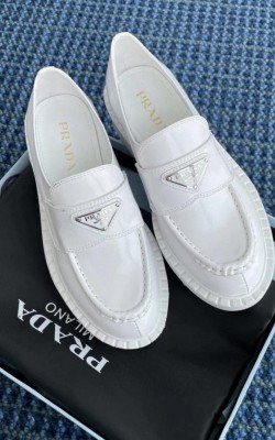 מוקסין פראדה נשים