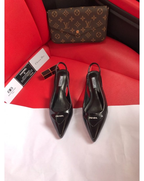 סנדלי פראדה