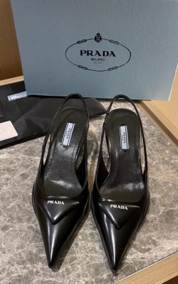 סנדלי פראדה