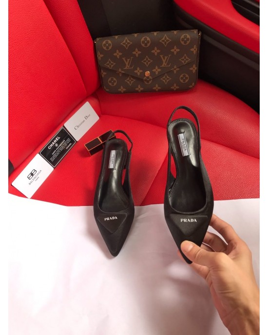 סנדלי פראדה