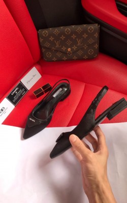 סנדלי פראדה