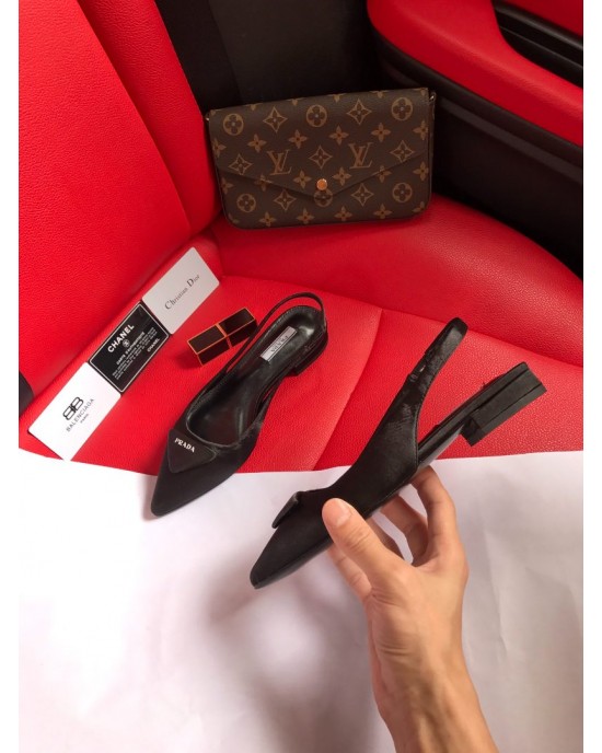 סנדלי פראדה