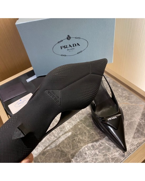 סנדלי פראדה