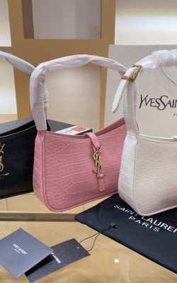 תיק איב סאן לורן