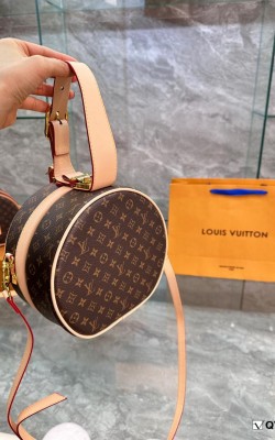 תיק לואי מהמם בשלושה צבעים 