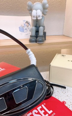 תיק דיזל  במגוון צבעים 