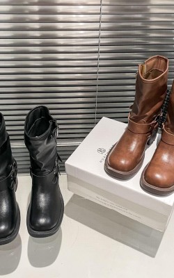 מגפי מיו מיו