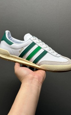 נעלי אדידס במגוון צבעים 