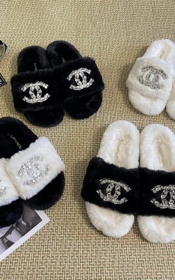 כפכפי שאנל פרווה במגוון צבעים