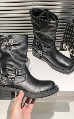 מגפי מיו מיו