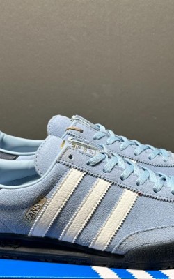 נעלי אדידס במגוון צבעים 