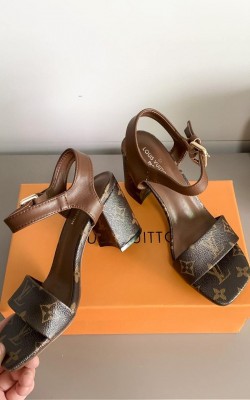 סנדל עקב לואי