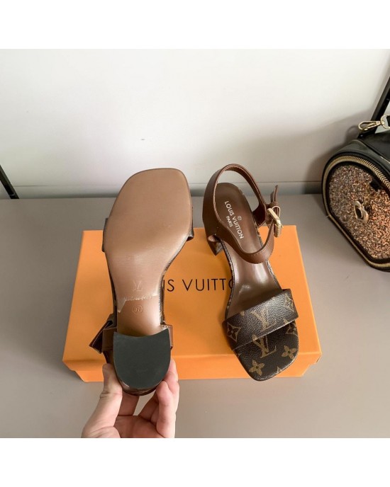 סנדל עקב לואי