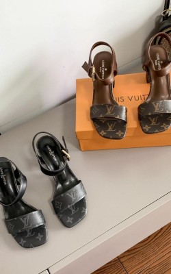 סנדל עקב לואי