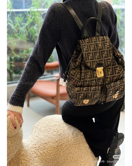 תיק גב פנדי